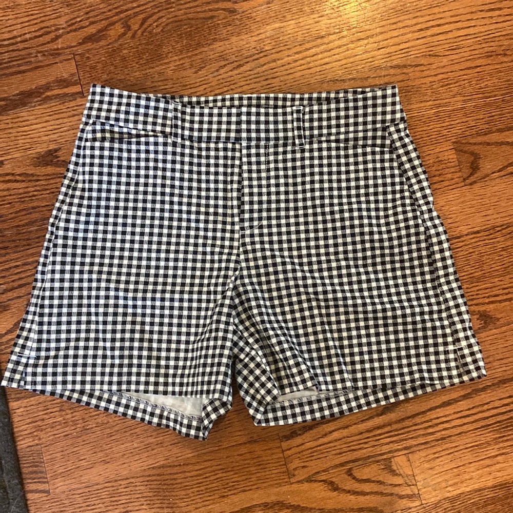 Black and white pixie shorts. Size 6